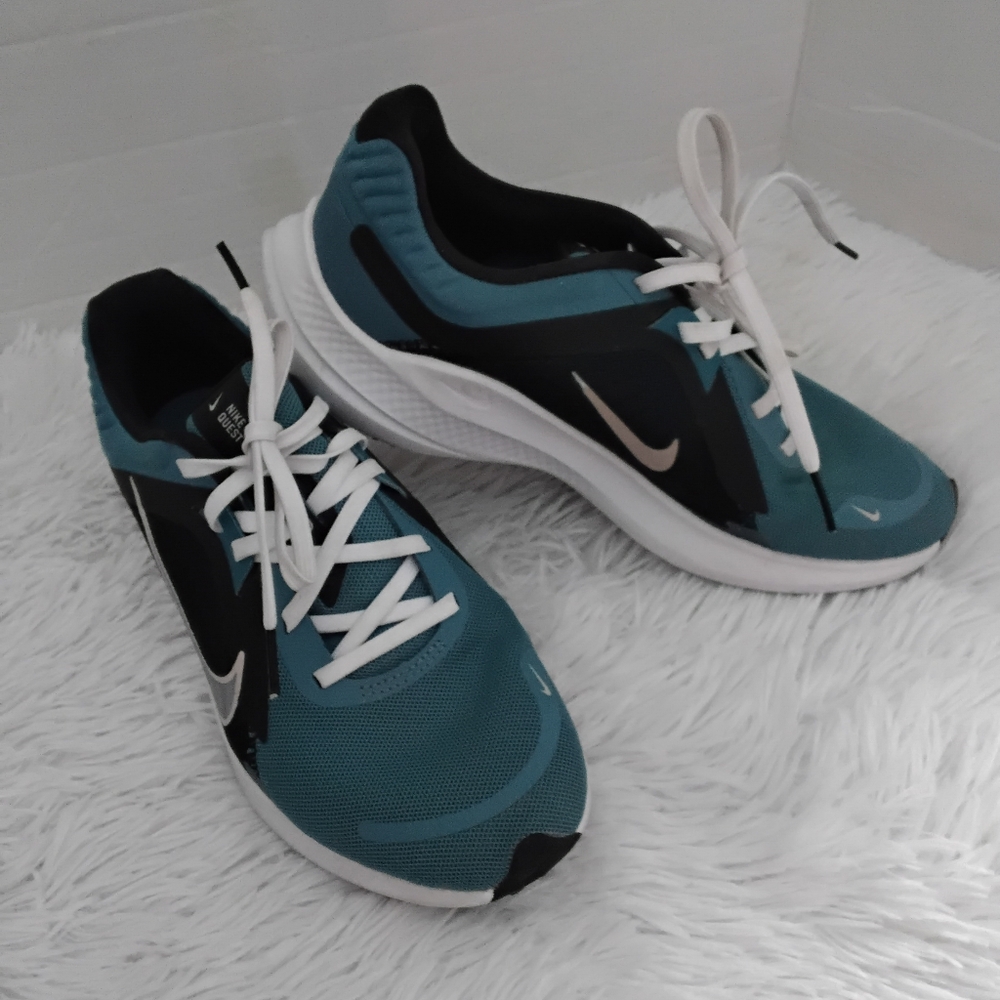 Nike Quest 5 Road Runner Shoes